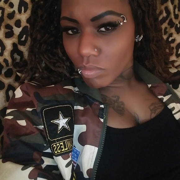 Meet your Posher, Gemini - Picture 7 of 8